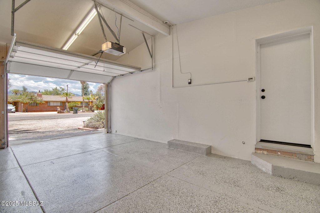 Tucson, Arizona, 85711, United States, 4 Bedrooms Bedrooms, ,2 BathroomsBathrooms,Residential,Forsale,1990103