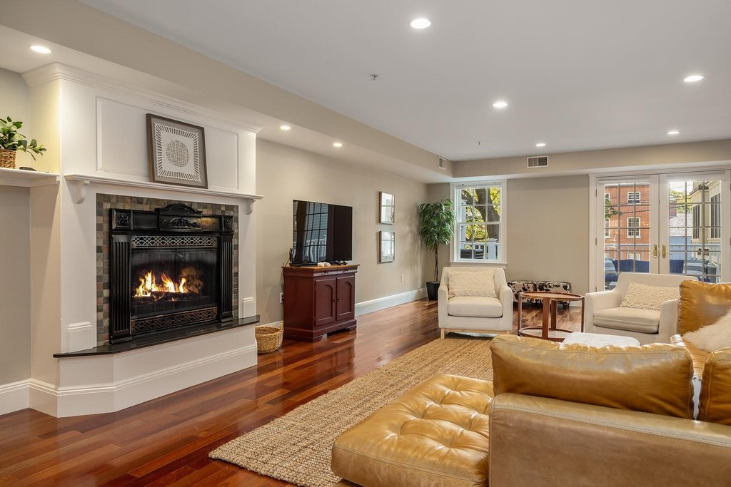 Portsmouth, New Hampshire, 03801, United States, 8 Bedrooms Bedrooms, ,8.5 BathroomsBathrooms,Residential,Forsale,2002395