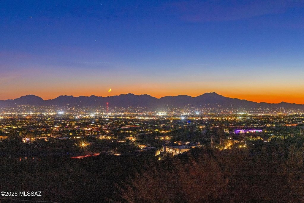 Tucson, Arizona, 85718, United States, 4 Bedrooms Bedrooms, ,3 BathroomsBathrooms,Residential,Forsale,1990373