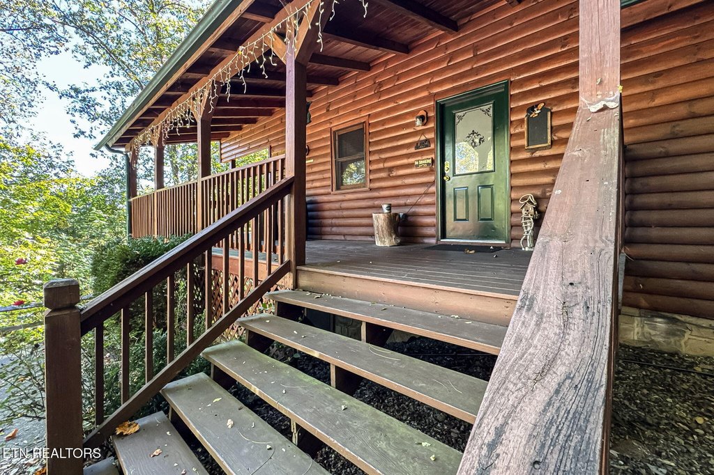 Sevierville, Tennessee, 37862, United States, 2 Bedrooms Bedrooms, ,3 BathroomsBathrooms,Residential,Forsale,1973611