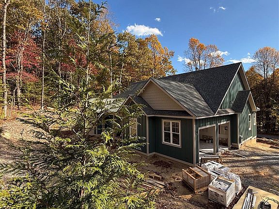 Flat Rock, North Carolina, 28731, United States, 3 Bedrooms Bedrooms, ,2 BathroomsBathrooms,Residential,Forsale,1985996