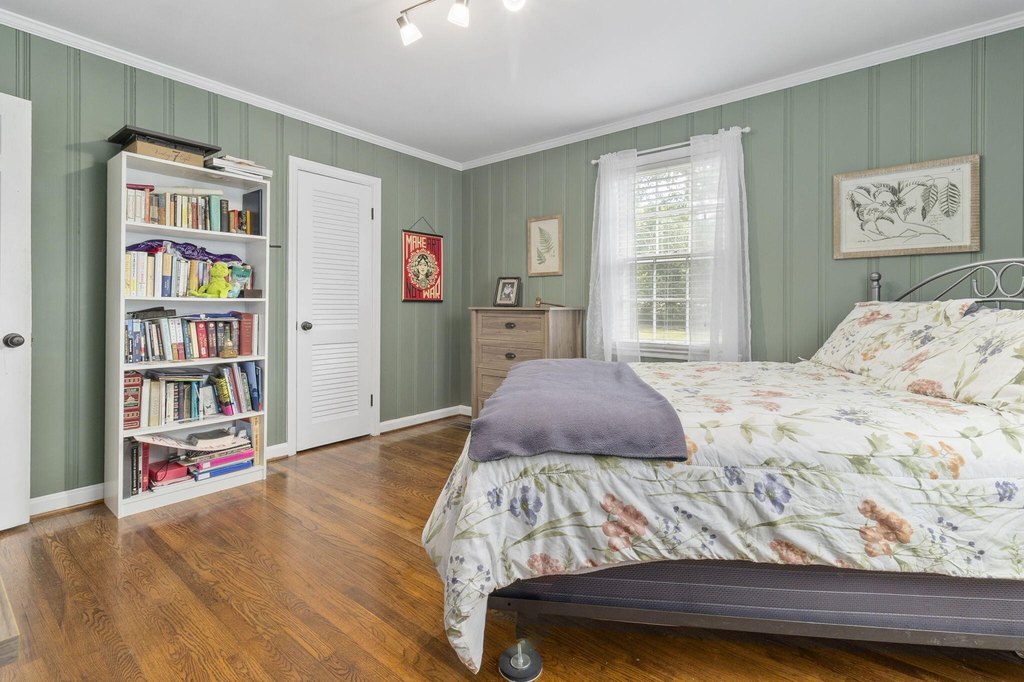 Signal Mountain, Tennessee, 37377, United States, 4 Bedrooms Bedrooms, ,2.5 BathroomsBathrooms,Residential,Forsale,2004666