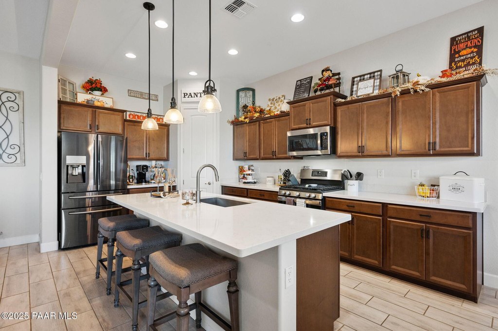 Prescott Valley, Arizona, 86315, United States, 3 Bedrooms Bedrooms, ,4 BathroomsBathrooms,Residential,Forsale,2011290