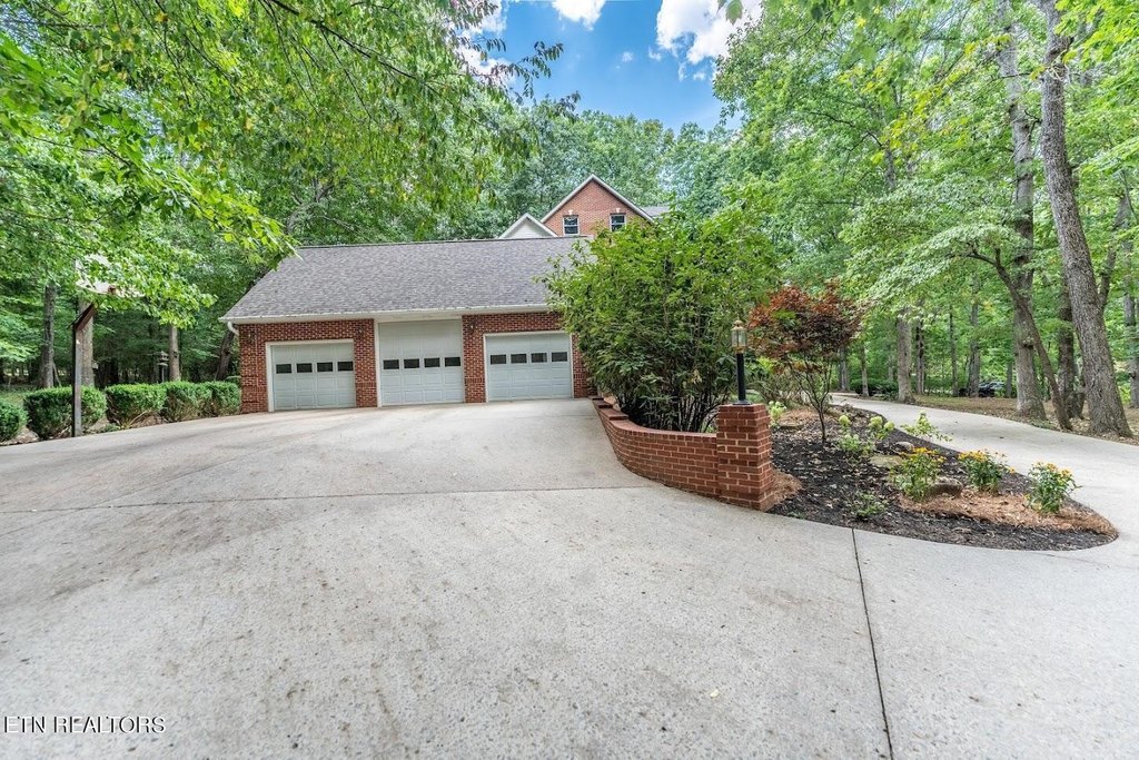 Crossville, Tennessee, 38555, United States, 3 Bedrooms Bedrooms, ,3.5 BathroomsBathrooms,Residential,Forsale,1995006