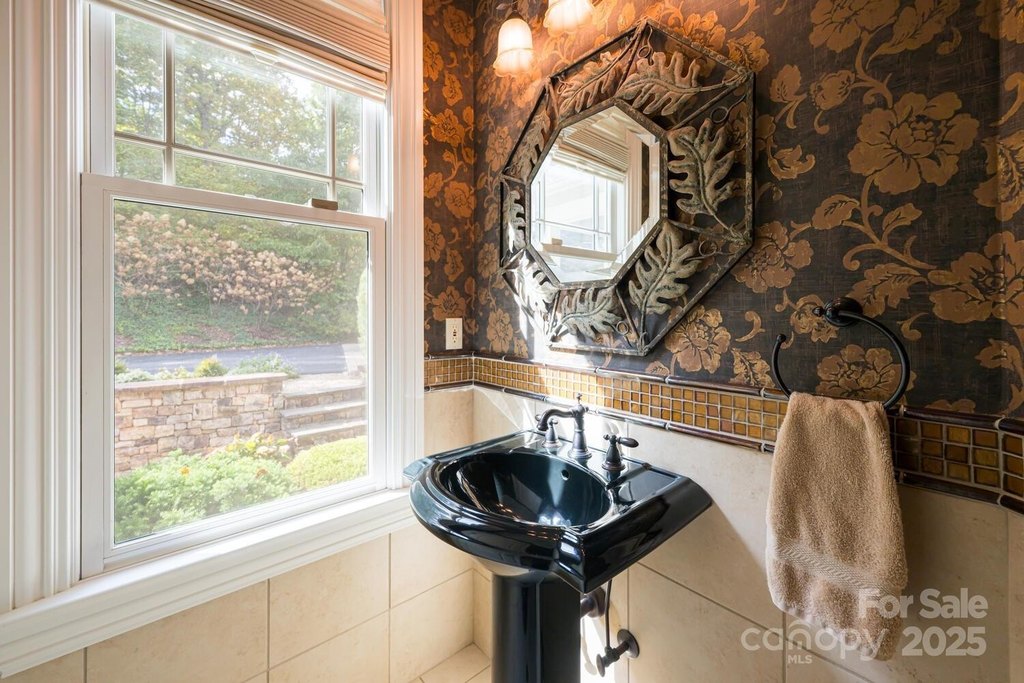 Flat Rock, North Carolina, 28731, United States, 3 Bedrooms Bedrooms, ,3.5 BathroomsBathrooms,Residential,Forsale,1985992