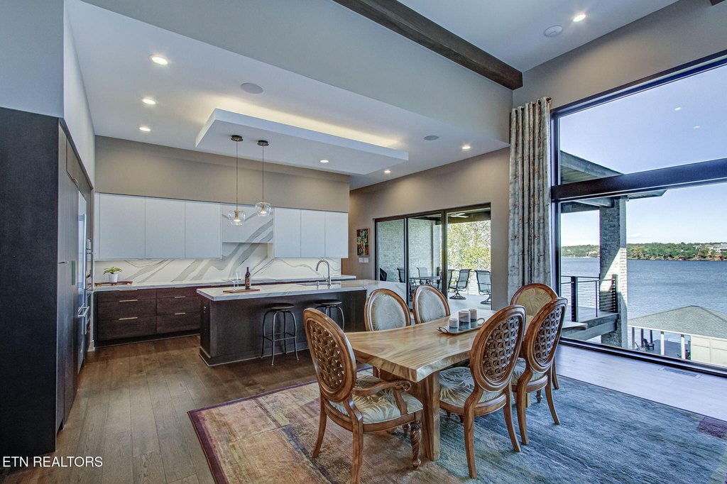 Loudon, Tennessee, 37774, United States, 5 Bedrooms Bedrooms, ,4.5 BathroomsBathrooms,Residential,Forsale,1999436