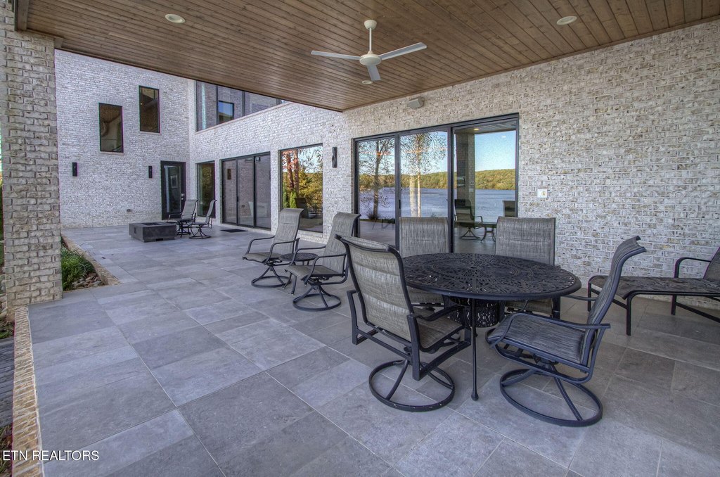 Loudon, Tennessee, 37774, United States, 5 Bedrooms Bedrooms, ,4.5 BathroomsBathrooms,Residential,Forsale,1999436