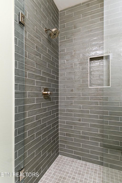 Clinton, Tennessee, 37716, United States, 3 Bedrooms Bedrooms, ,2 BathroomsBathrooms,Residential,Forsale,2012721