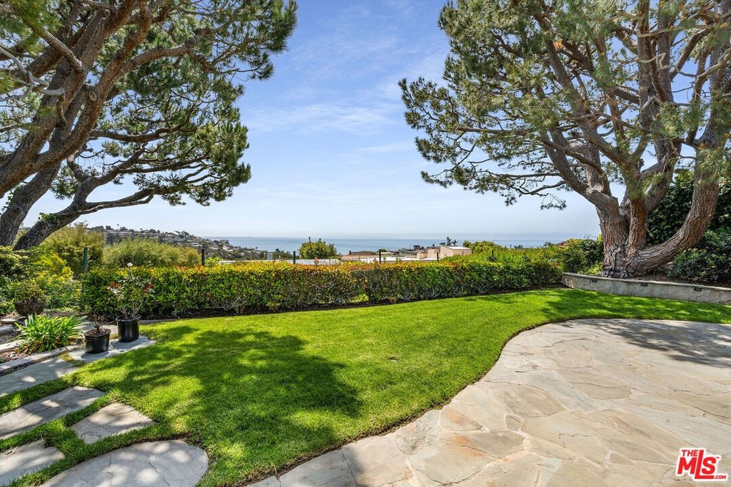 Malibu, California, 90265, United States, 4 Bedrooms Bedrooms, ,3 BathroomsBathrooms,Residential,Forsale,2001430