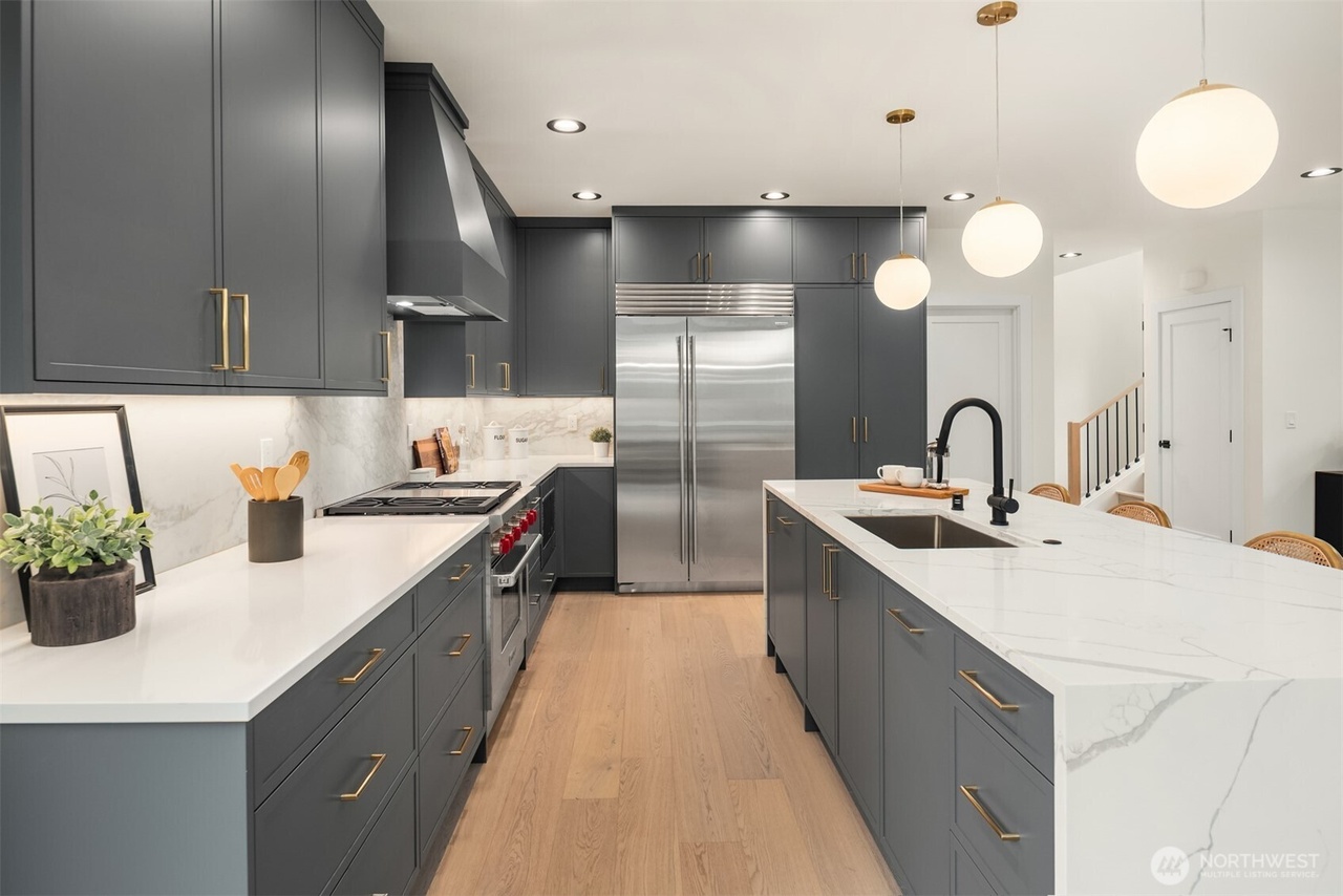 Kirkland, Washington, 98033, United States, 5 Bedrooms Bedrooms, ,4 BathroomsBathrooms,Residential,Forsale,1990717