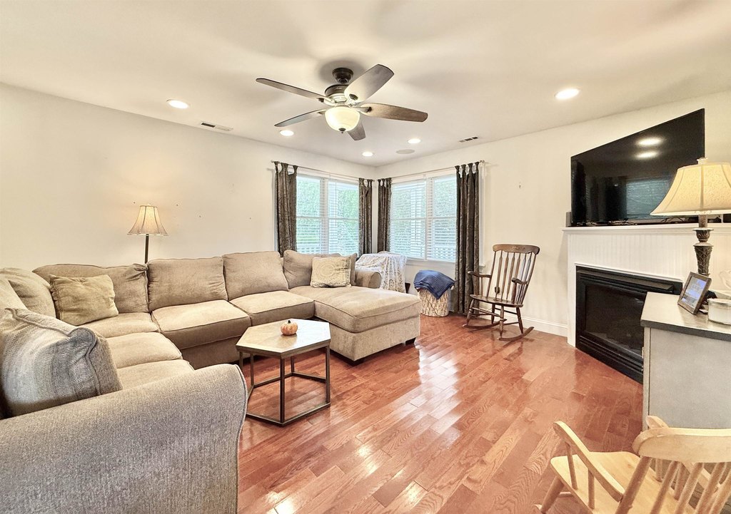 Petersburg, New Jersey, 08270, United States, 4 Bedrooms Bedrooms, ,2.5 BathroomsBathrooms,Residential,Forsale,1994154