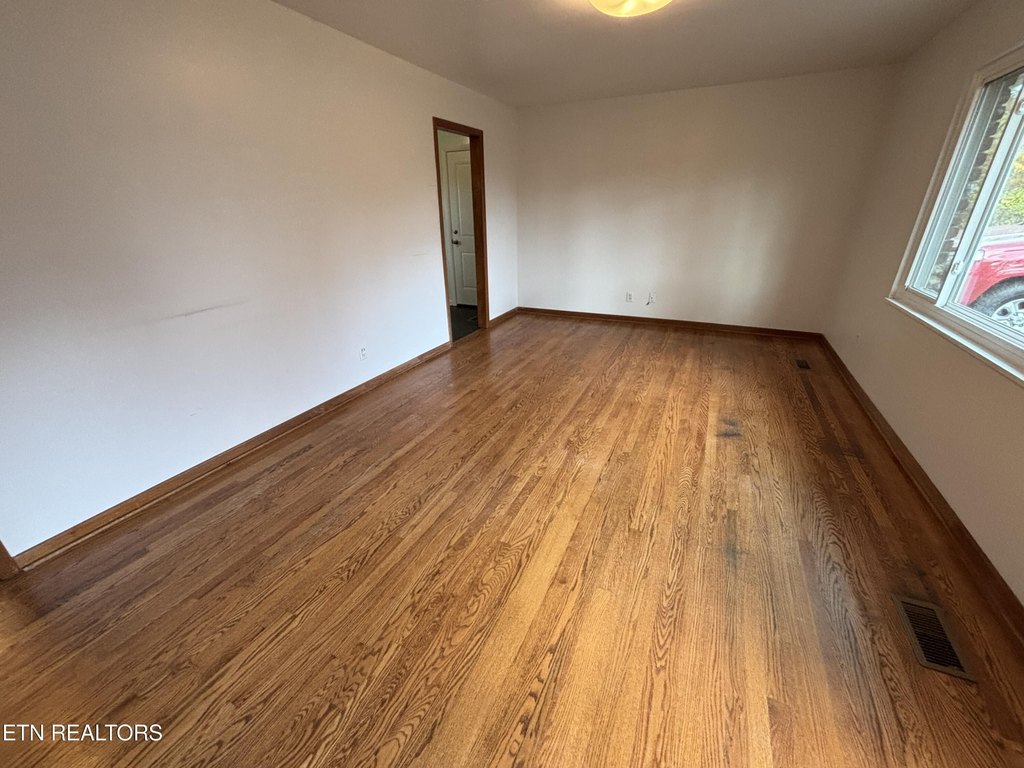 Knoxville, Tennessee, 37920, United States, 3 Bedrooms Bedrooms, ,2 BathroomsBathrooms,Residential,Forsale,1999456