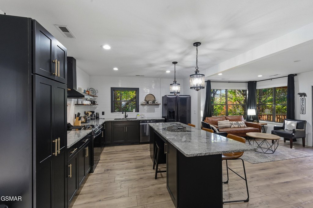 Sevierville, Tennessee, 37862, United States, 3 Bedrooms Bedrooms, ,3 BathroomsBathrooms,Residential,Forsale,1999444