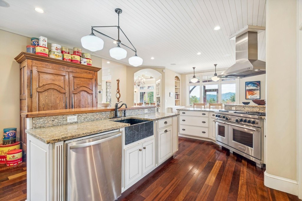 Lyme, New Hampshire, 03768, United States, 4 Bedrooms Bedrooms, ,5.5 BathroomsBathrooms,Residential,Forsale,1999497