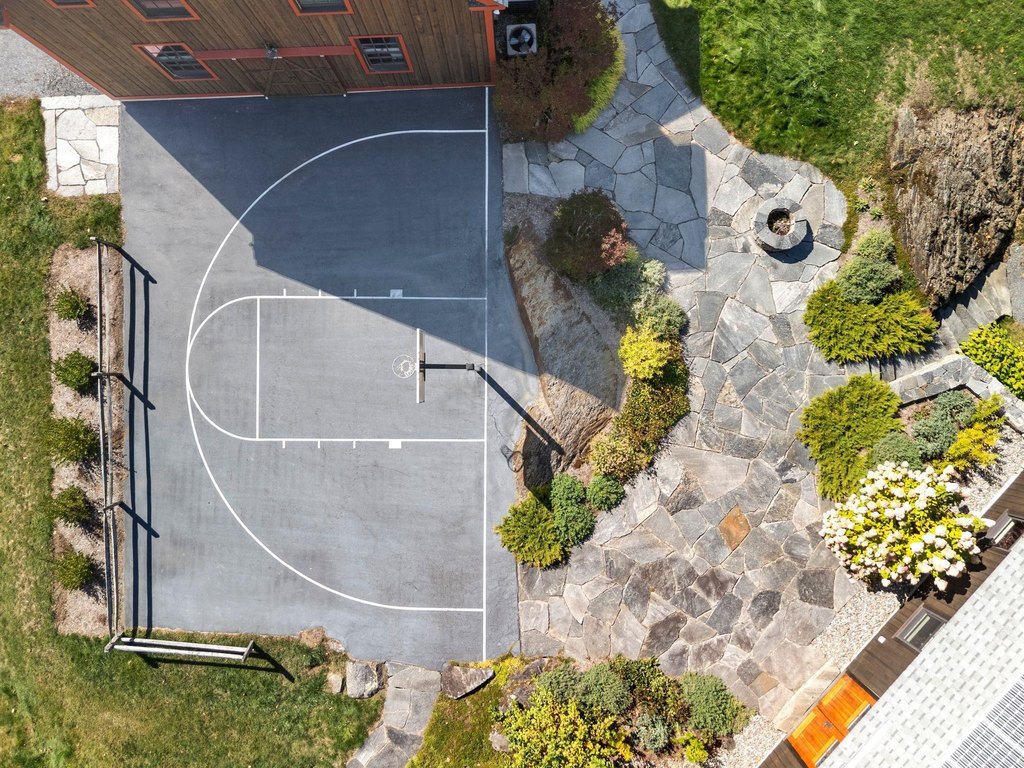 Lyme, New Hampshire, 03768, United States, 4 Bedrooms Bedrooms, ,5.5 BathroomsBathrooms,Residential,Forsale,1999497