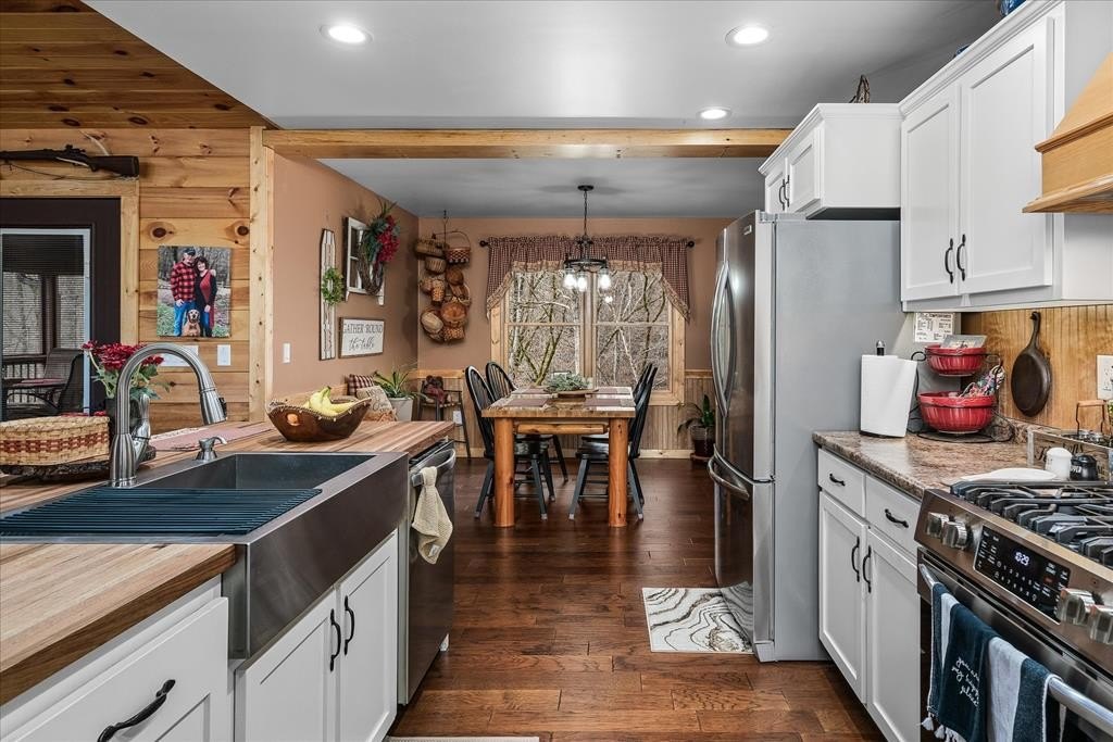 Celina, Tennessee, 38551, United States, 4 Bedrooms Bedrooms, ,2.5 BathroomsBathrooms,Residential,Forsale,1886012