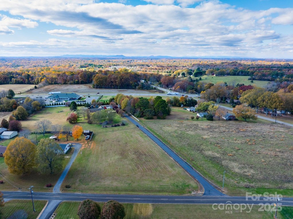 Newton, North Carolina, 28658, United States, 3 Bedrooms Bedrooms, ,2.5 BathroomsBathrooms,Residential,Forsale,2007721