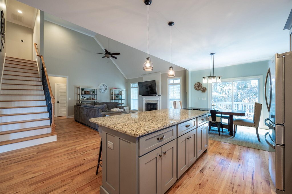 Harrison, Tennessee, 37341, United States, 4 Bedrooms Bedrooms, ,2.5 BathroomsBathrooms,Residential,Forsale,2004674