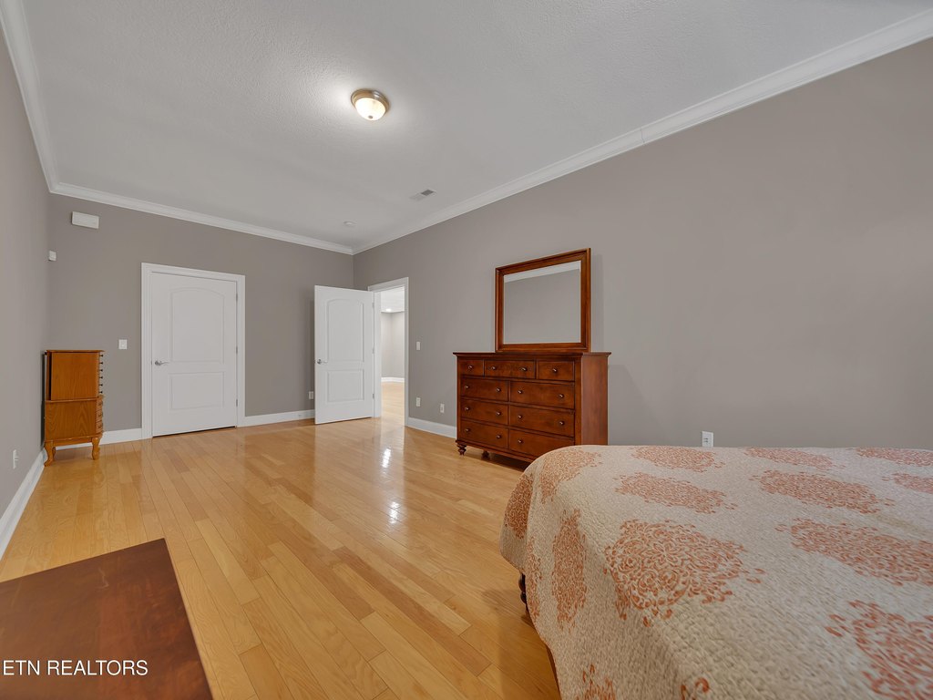 Lenoir City, Tennessee, 37772, United States, 5 Bedrooms Bedrooms, ,4.5 BathroomsBathrooms,Residential,Forsale,1999466