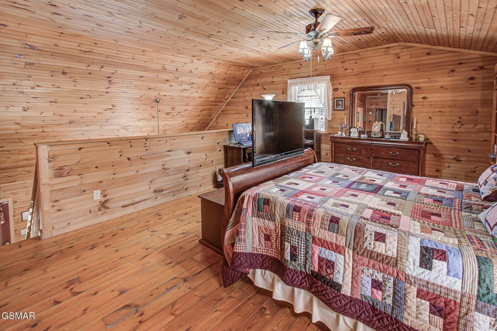 Gatlinburg, Tennessee, 37738, United States, 2 Bedrooms Bedrooms, ,2 BathroomsBathrooms,Residential,Forsale,1999455