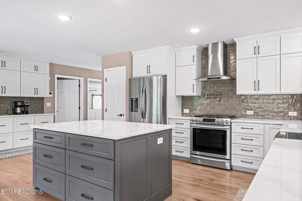 Crossville, Tennessee, 38572, United States, 3 Bedrooms Bedrooms, ,3.5 BathroomsBathrooms,Residential,Forsale,1996603