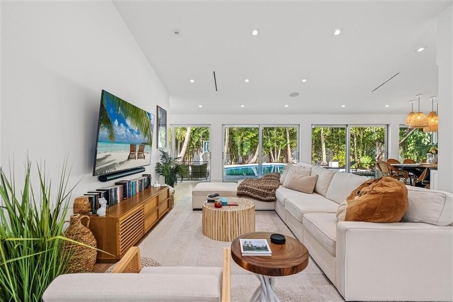 Delray Beach, Florida, 33444, United States, 5 Bedrooms Bedrooms, ,5.5 BathroomsBathrooms,Residential,Forsale,1996336