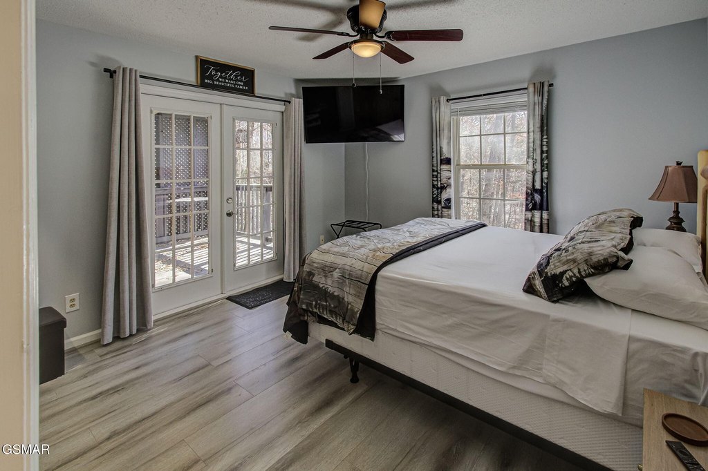 Gatlinburg, Tennessee, 37738, United States, 5 Bedrooms Bedrooms, ,2 BathroomsBathrooms,Residential,Forsale,1999457