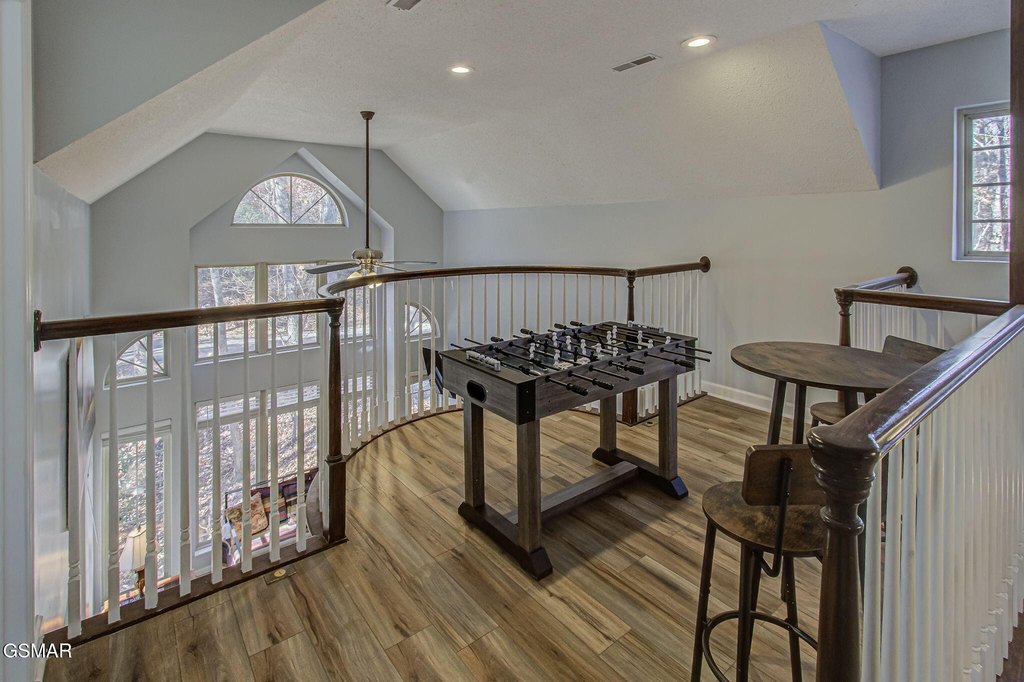 Gatlinburg, Tennessee, 37738, United States, 5 Bedrooms Bedrooms, ,2 BathroomsBathrooms,Residential,Forsale,1999457