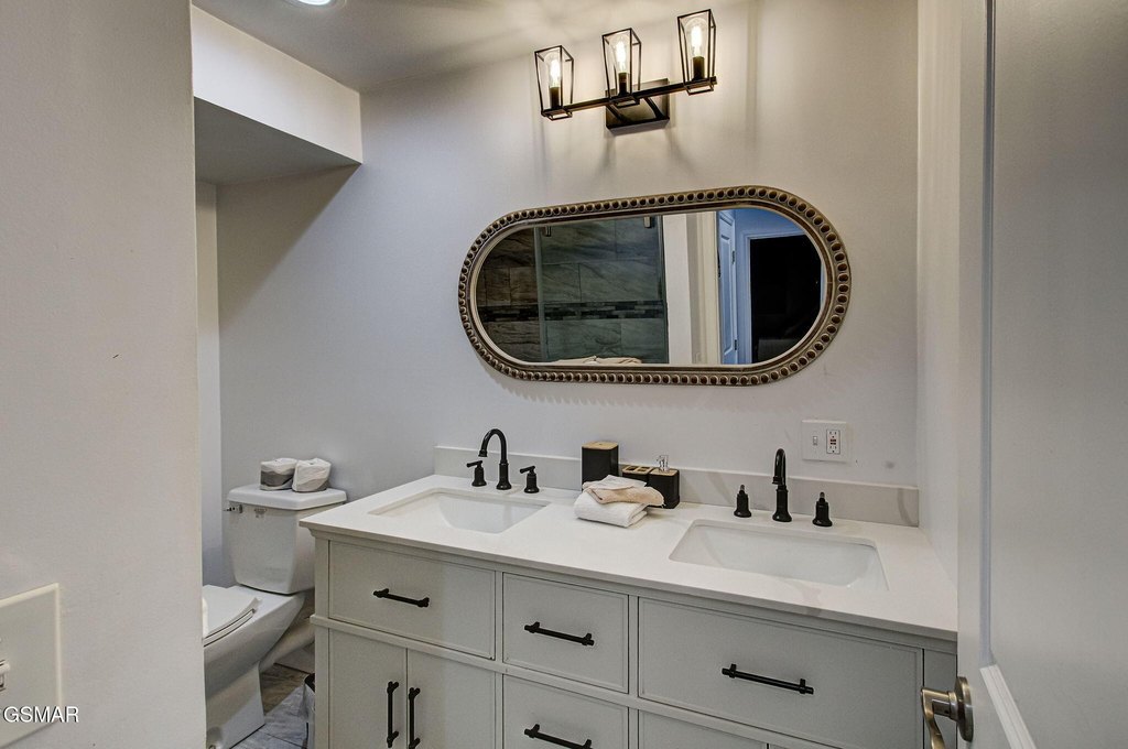 Gatlinburg, Tennessee, 37738, United States, 5 Bedrooms Bedrooms, ,2 BathroomsBathrooms,Residential,Forsale,1999457