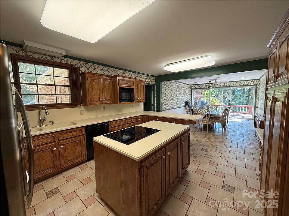 Lancaster, South Carolina, 29720, United States, 5 Bedrooms Bedrooms, ,4 BathroomsBathrooms,Residential,Forsale,2004561