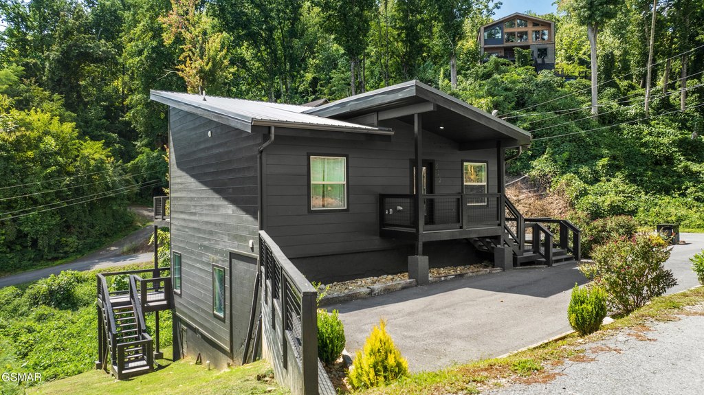 Gatlinburg, Tennessee, 37738, United States, 1 Bedroom Bedrooms, ,2 BathroomsBathrooms,Residential,Forsale,1999465