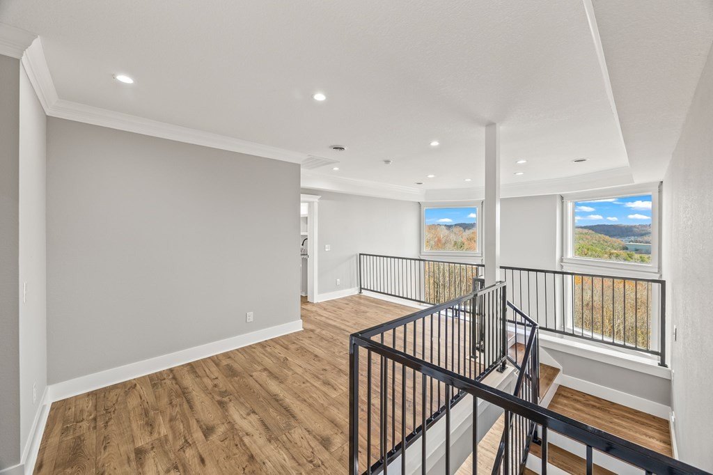 Byrdstown, Tennessee, 38549, United States, 5 Bedrooms Bedrooms, ,4.5 BathroomsBathrooms,Residential,Forsale,1996615