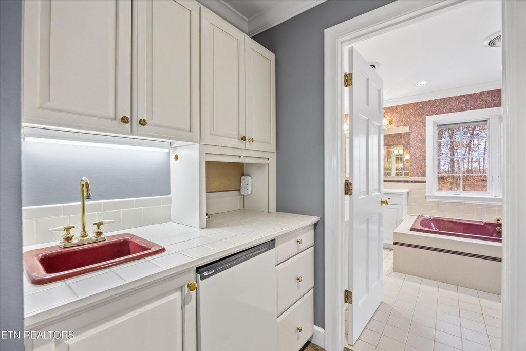 Maryville, Tennessee, 37803, United States, 5 Bedrooms Bedrooms, ,5.5 BathroomsBathrooms,Residential,Forsale,1999469