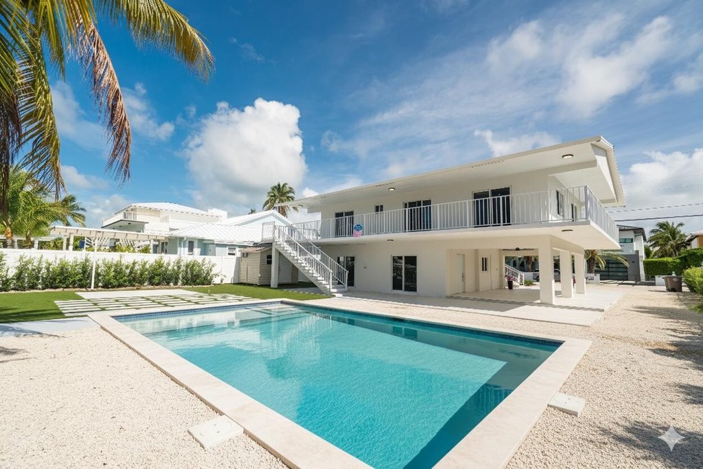 Key Largo, Florida, 33037, United States, 5 Bedrooms Bedrooms, ,3 BathroomsBathrooms,Residential,Forsale,2011098