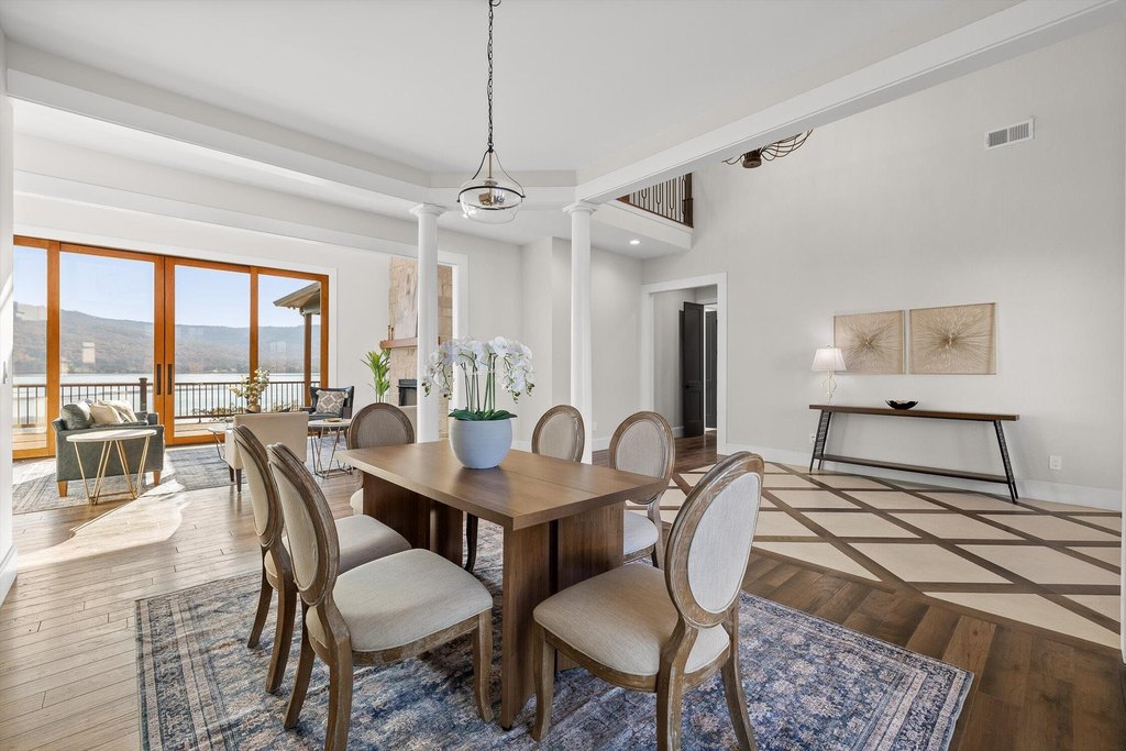 Jasper, Tennessee, 37347, United States, 5 Bedrooms Bedrooms, ,6.5 BathroomsBathrooms,Residential,Forsale,2009602