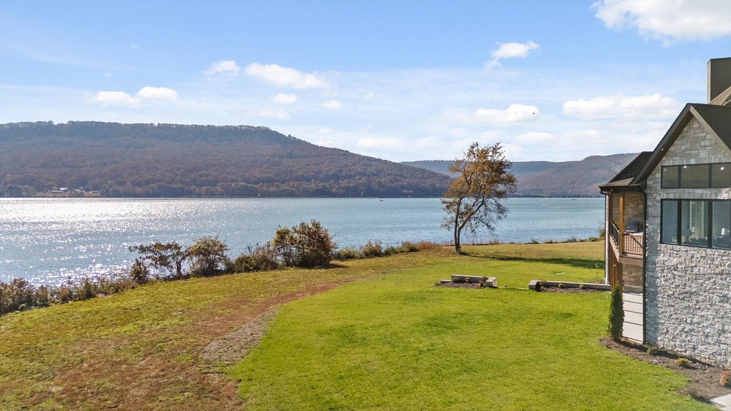 Jasper, Tennessee, 37347, United States, 5 Bedrooms Bedrooms, ,6.5 BathroomsBathrooms,Residential,Forsale,2009602