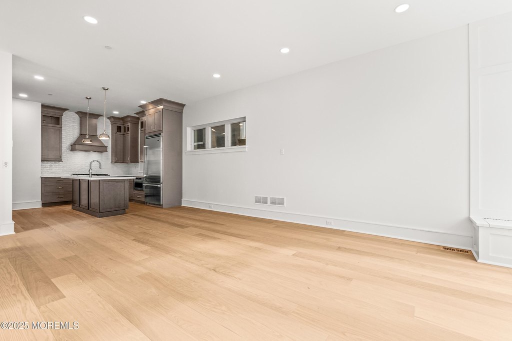 Sea Bright, New Jersey, 07760, United States, 5 Bedrooms Bedrooms, ,4 BathroomsBathrooms,Residential,Forsale,2014193