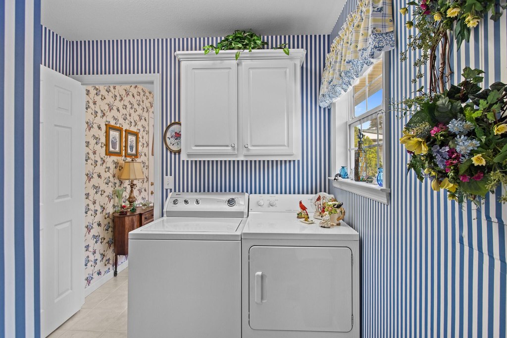 Dayton, Tennessee, 37321, United States, 3 Bedrooms Bedrooms, ,3.5 BathroomsBathrooms,Residential,Forsale,2009591