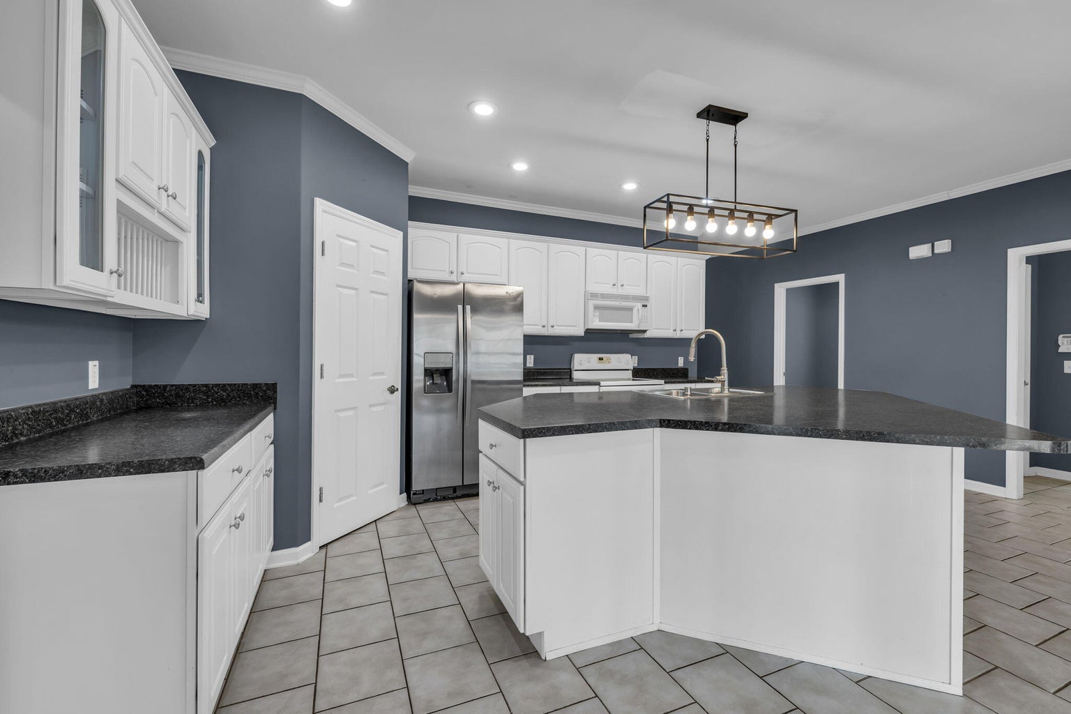 Chattanooga, Tennessee, 37421, United States, 5 Bedrooms Bedrooms, ,2 BathroomsBathrooms,Residential,Forsale,2004667