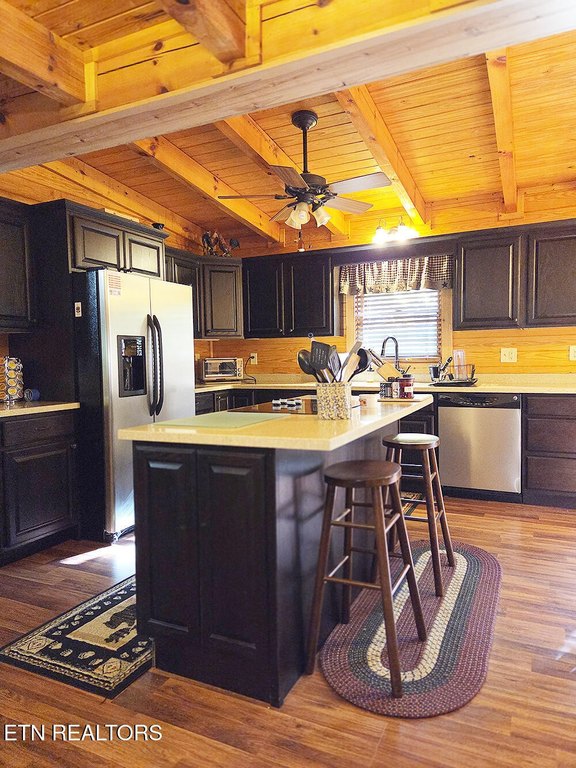 Sevierville, Tennessee, 37876, United States, 1 Bedroom Bedrooms, ,3 BathroomsBathrooms,Residential,Forsale,2012715