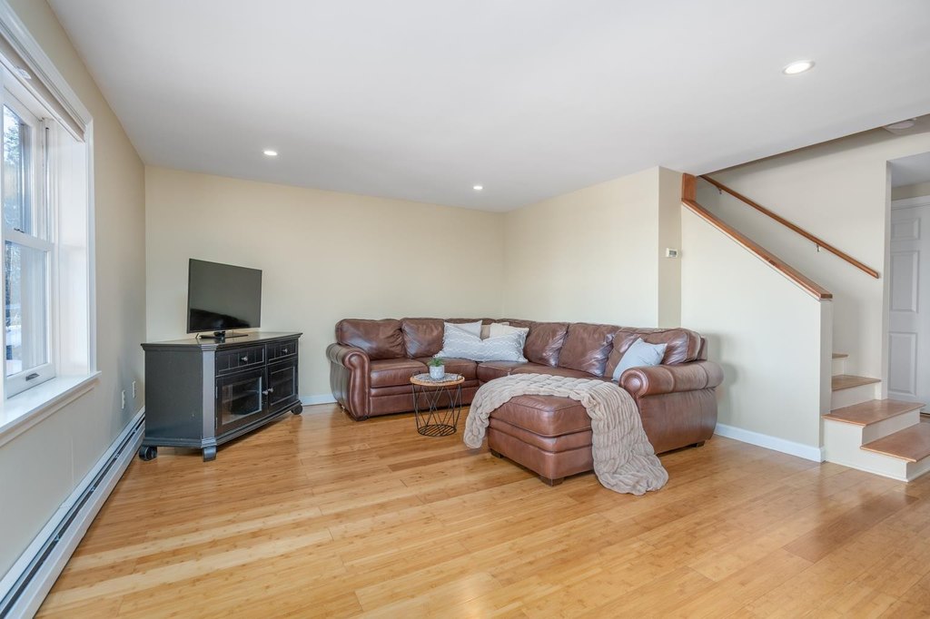 Nottingham, New Hampshire, 03290, United States, 4 Bedrooms Bedrooms, ,2.5 BathroomsBathrooms,Residential,Forsale,2004712