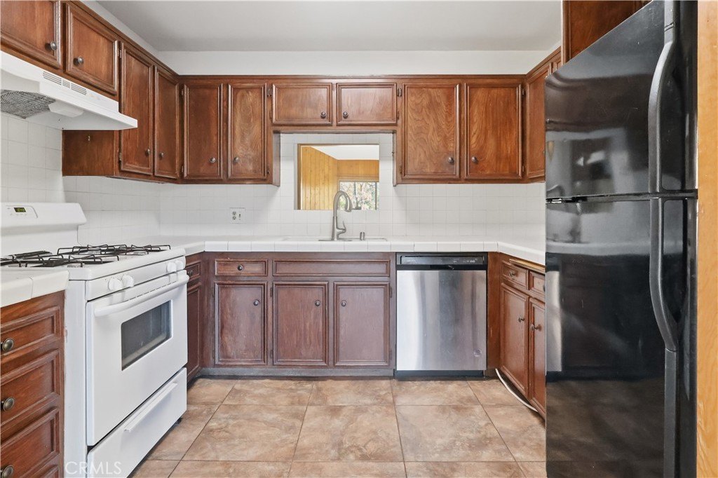 Lake Arrowhead, California, 92352, United States, 4 Bedrooms Bedrooms, ,2.5 BathroomsBathrooms,Residential,Forsale,2004862