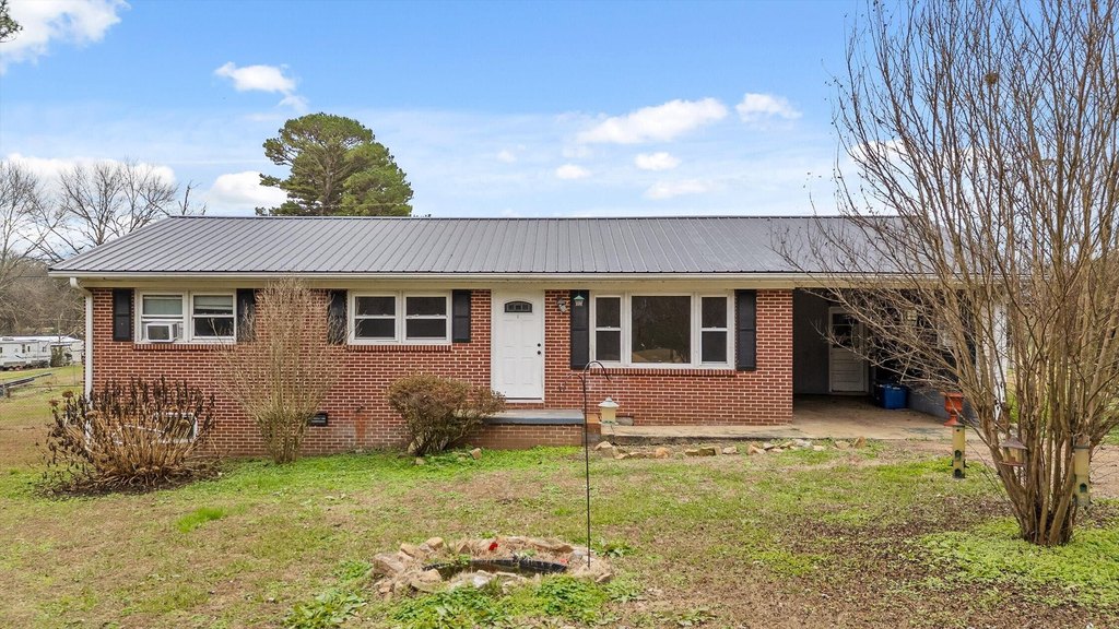 Jasper, Tennessee, 37347, United States, 3 Bedrooms Bedrooms, ,1.5 BathroomsBathrooms,Residential,Forsale,2009570