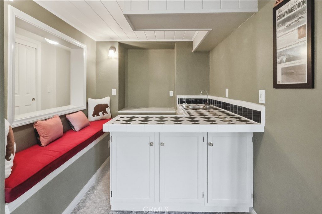 Lake Arrowhead, California, 92352, United States, 4 Bedrooms Bedrooms, ,3.5 BathroomsBathrooms,Residential,Forsale,2004861