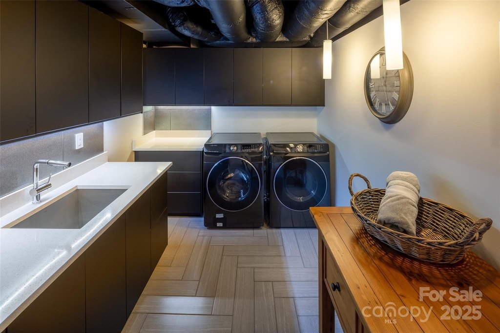 Asheville, North Carolina, 28804, United States, 3 Bedrooms Bedrooms, ,3.5 BathroomsBathrooms,Residential,Forsale,2011989