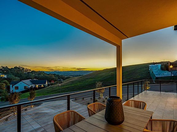 Healdsburg, California, 95448, United States, 5 Bedrooms Bedrooms, ,4 BathroomsBathrooms,Residential,Forsale,2004748