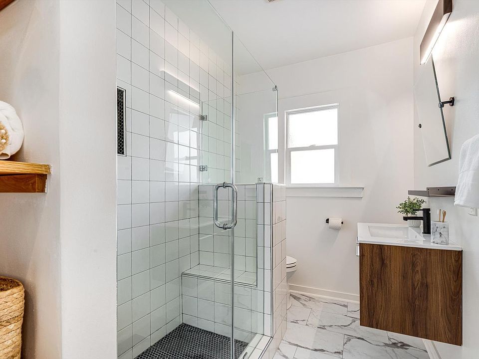 Oakland, California, 94619, United States, 2 Bedrooms Bedrooms, ,1 BathroomBathrooms,Residential,Forsale,2004749