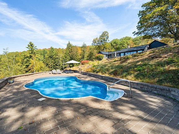 Pomfret, Vermont, 05067, United States, 4 Bedrooms Bedrooms, ,2.5 BathroomsBathrooms,Residential,Forsale,2004853