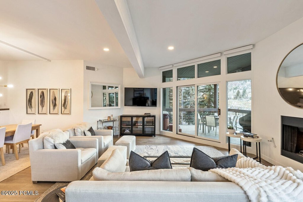 Park City, Utah, 84060, United States, 2 Bedrooms Bedrooms, ,2.5 BathroomsBathrooms,Residential,Forsale,2004734