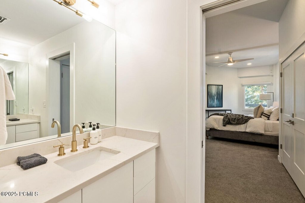 Park City, Utah, 84060, United States, 2 Bedrooms Bedrooms, ,2.5 BathroomsBathrooms,Residential,Forsale,2004734